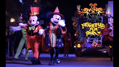 You Tube Parade D'halloween Chez Disney En 2018 Disneyland Paris : Parade d'Halloween 2018 avec Mickey - YouTube